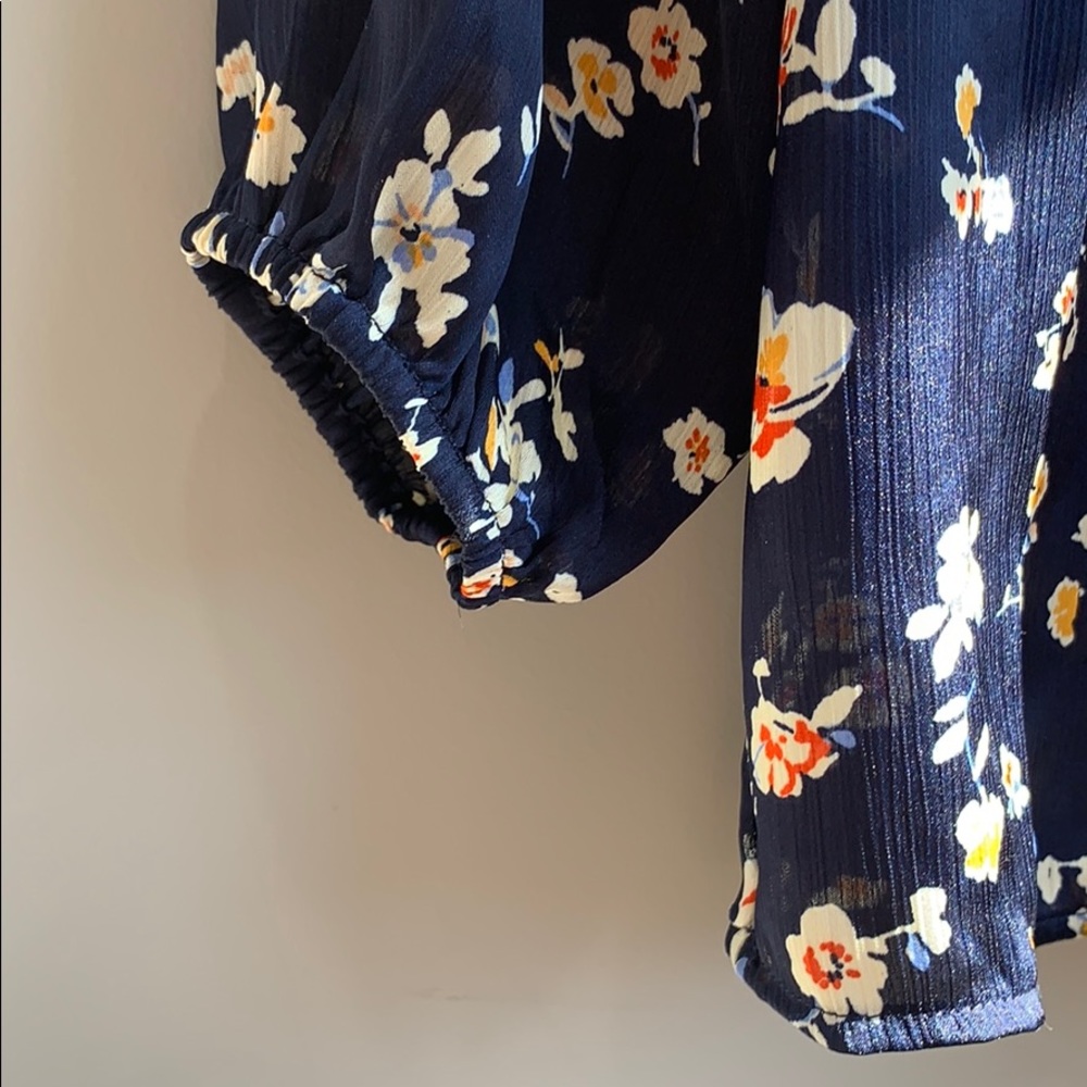 🆕 𝕃𝕆𝕍𝔼𝕊𝕋𝕀𝕋ℂℍ Blouse - Picture 5 of 11